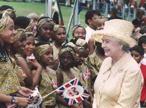 Descendants children in June 2002 meet The Queen