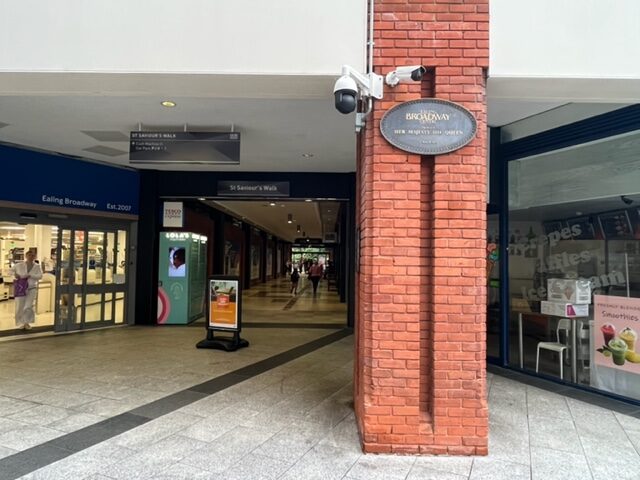 Plaque The Queen unveiled for Ealing Broadway Centre