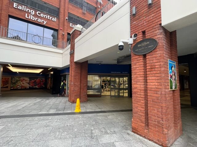 Plaque The Queen unveiled for Ealing Broadway Centre