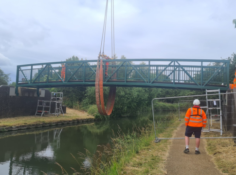New bridge for Grand Union Canal between Marnham Fields (Greenford) and Smiths Farm (Northolt). Photo: Friends of Grand Union Canal