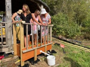 Treading the grapes. Photo: EALING.NEWS
