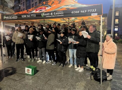 Ealing Trailfinders singing Christmas carols. Photo: EALING.NEWS