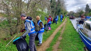 LAGER Can.cleaning up Grand Union Canal. Photo: Mark Percy