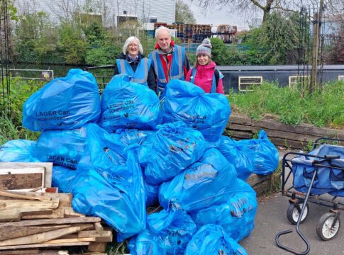 LAGER Can.cleaning up Grand Union Canal. Photo: Mark Percy