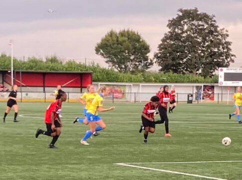 Actonians LFC v Abingdon United. Photo: Neil Hayward