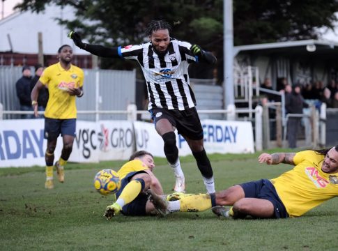Hanwell Town v Gosport Borough . Photo: Louis James / Hanwell Town FC