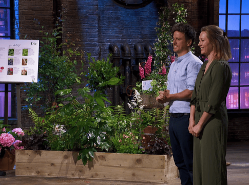 (L-R) Alex Hollingsworth, along with her Dig co-founder, Henry Bartlam on Dragon's Den.