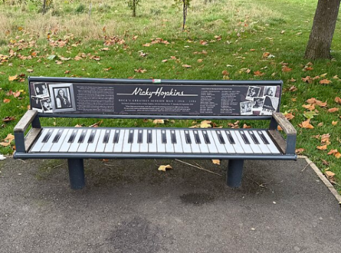 Nicky Hopkins bench in Perivale Park. Photo: Jmchugh1962 from Wikipedia Commons