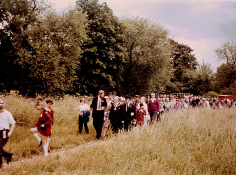 Luke FitzHerbert leads a walk on the newly opened Brent River Park footpath through Brent Meadow (29th June 1975). Photo: BRP archive
