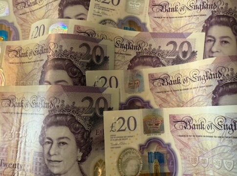 Money. Photo: EALING.NEWS