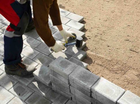 Construction worker. Photo: Envato