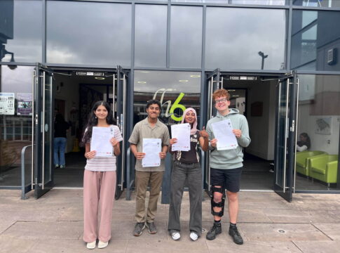 Featherstone students off to Oxford. Photo: Featherstone High School