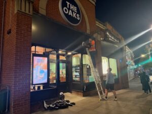 Workers removing Stabucks sign in Acton. Photo: EALING.NEWS