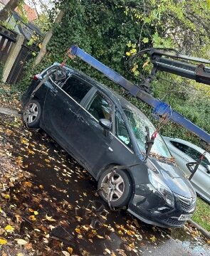 Removing vehicles. Photo: Metropolitan Police