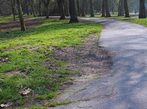 Footpath at Gunnersbury. Photo: Gunnersbury Park and Museum