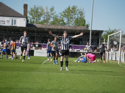 Hanwell Town v Basingstoke Town. Photo: Louis James/ Hanwell Town