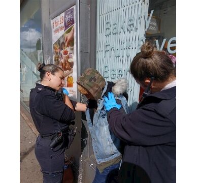 Police arrest shoplifter in Ealing Broadway. Photo: Metropolitan Police
