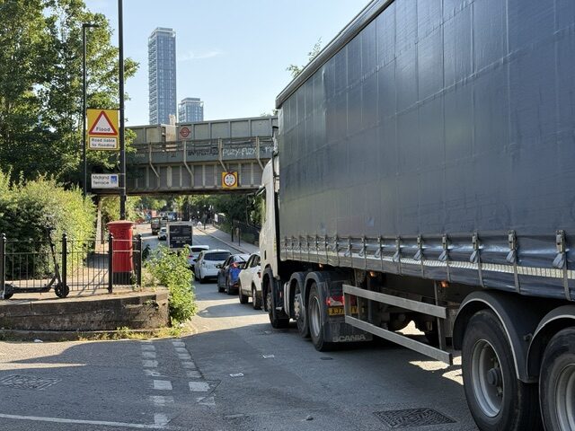 Traffic delays on Victoria Road in North Acton. Photo: EALING.NEWS