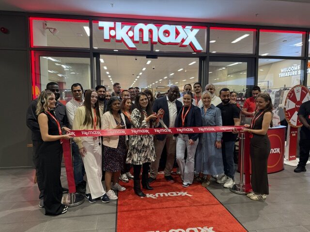 Cutting the ribbon to open TK Maxx at The Oaks in Acton. Photo: EALING.NEWS